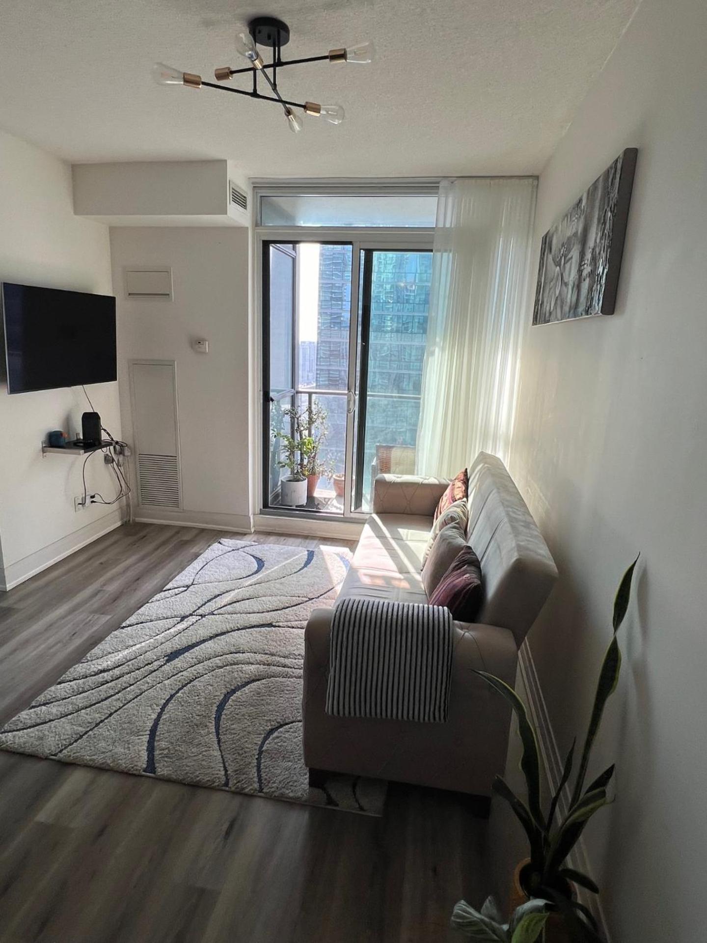 Prestigious 2-Bdrm Condo - Across From Scotiabank Arena Торонто Экстерьер фото
