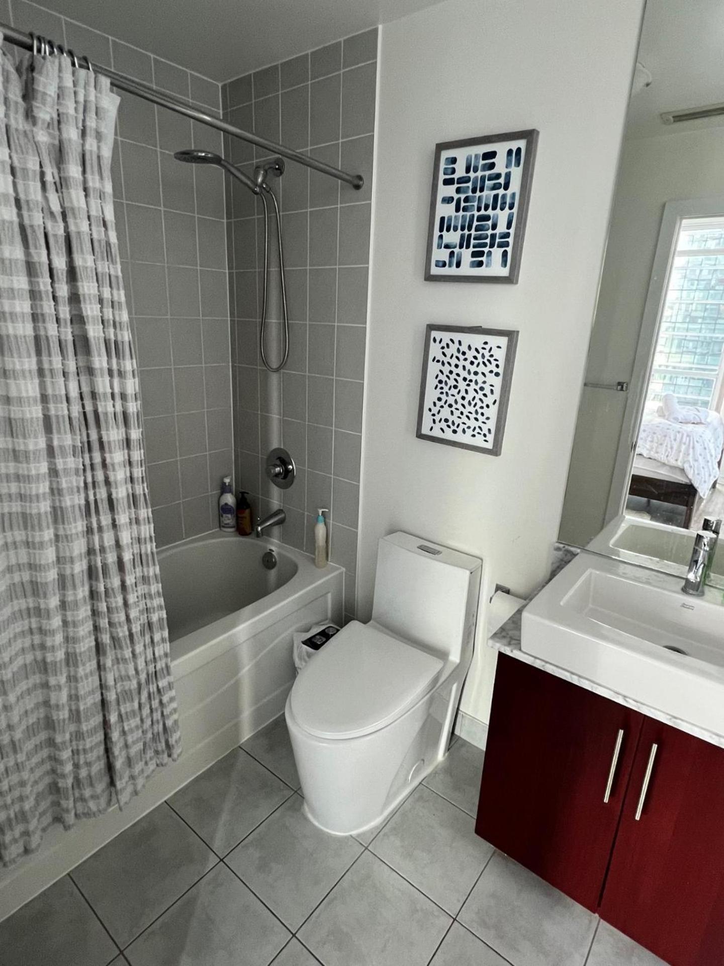 Prestigious 2-Bdrm Condo - Across From Scotiabank Arena Торонто Экстерьер фото